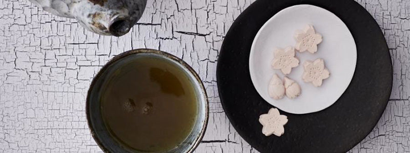 Upcycle with Eco Chic furniture paint|125ml Furniture Wax|Earthborn Furniture Wax tin|Furniture Glaze tin|Earthborn Crackle tin|Crackle tin|Eco Chic family shot|Eco Chic Claypaint for furniture product shot|Cleaning a wooden chair with steel wool.|A progr