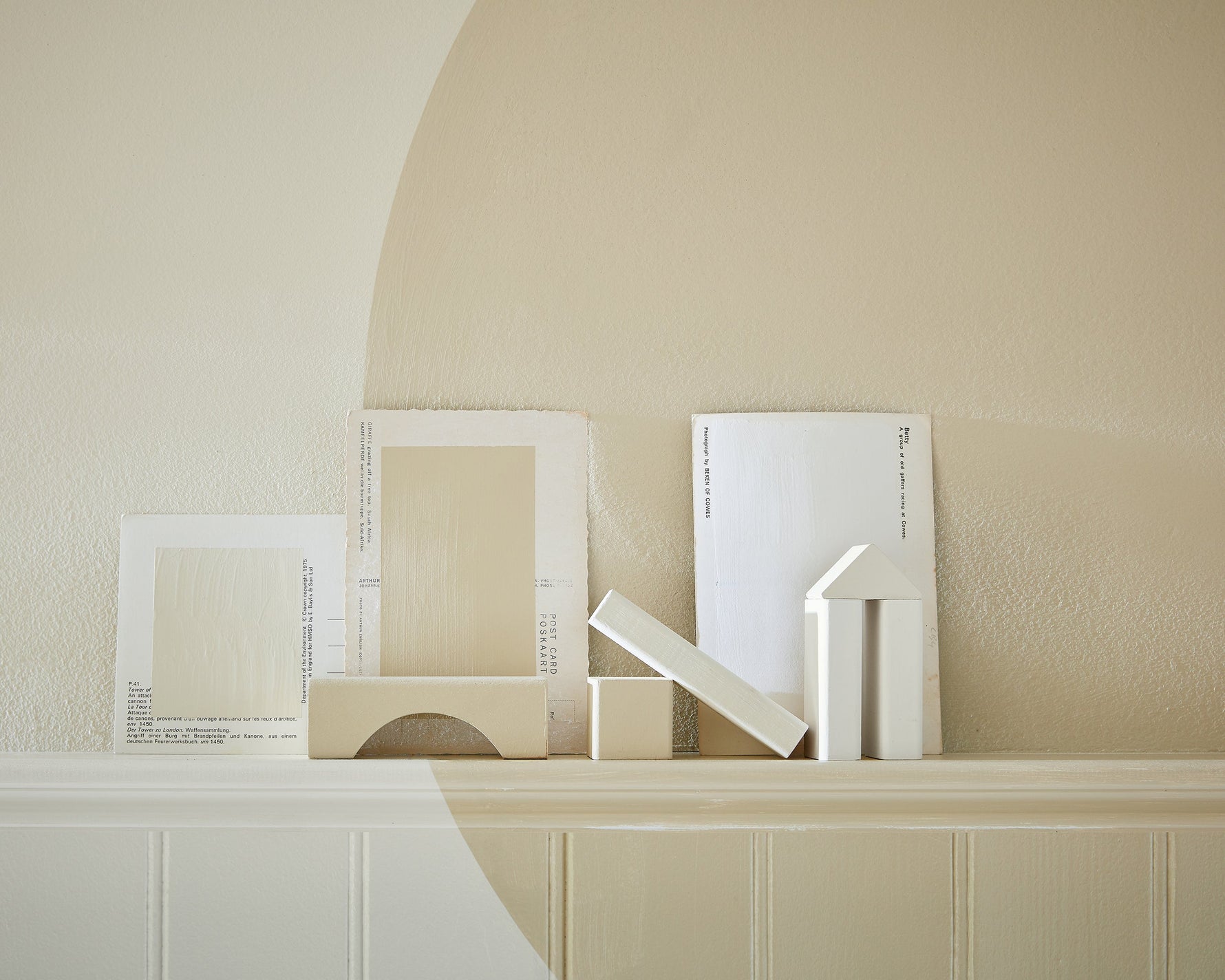 Neutral colour schemes with Crocky Road. Colour of the year 2025.|Crocky Road in a harmonious colour scheme for a playroom.|||Children's playroom in Crocky Road and harmonious colour scheme.|Crocky Road and Harmonious colour scheme flat lay,||Crocky Road