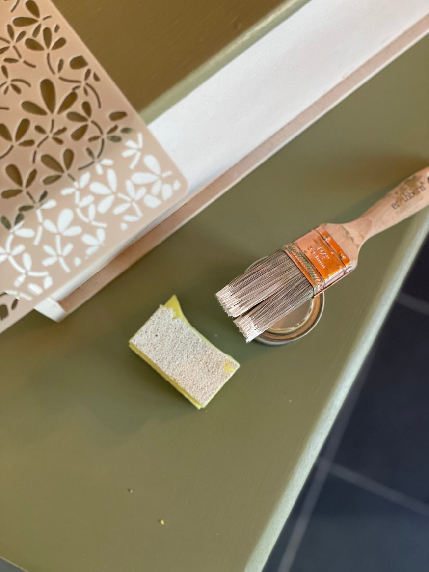 Wooden furniture - stencil.|Upcycled table with draw.|Stencil painting.|How to paint stencils on wooden furniture process.