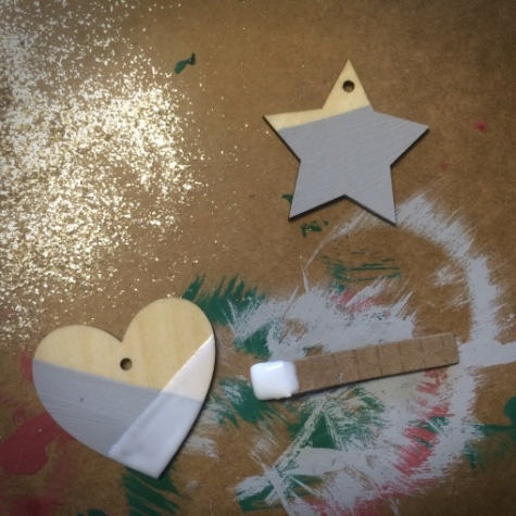 Earthborn DIY Christmas Decorations - glitter