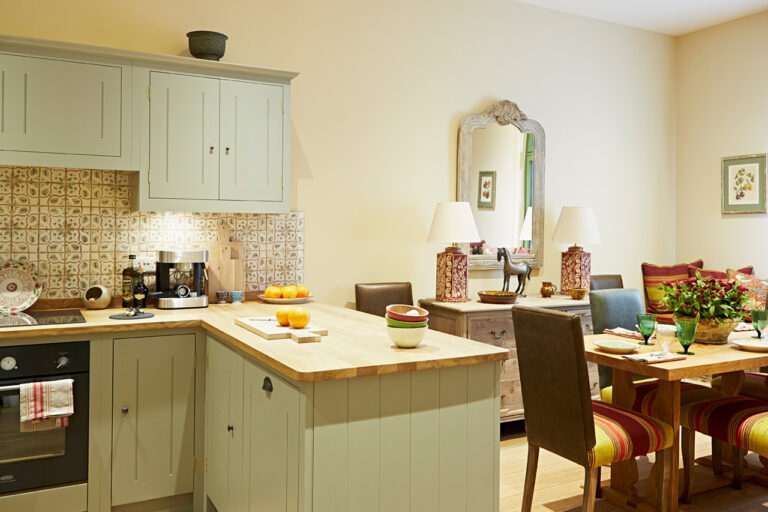 Kitchen ft. walls in Straw, ceiling in Posset