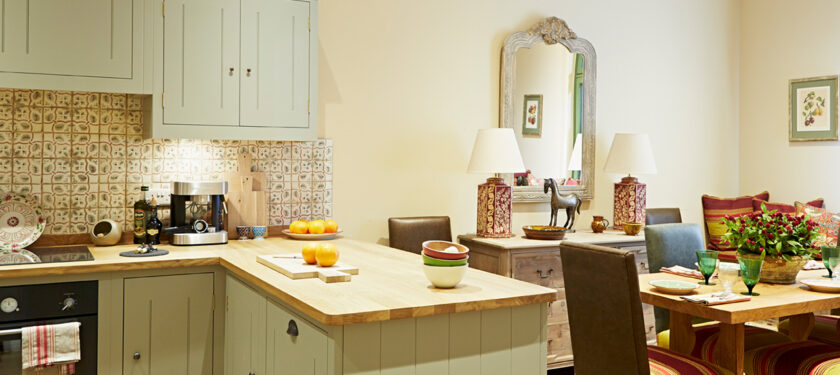 Kitchen ft. walls in Straw, ceiling in Posset