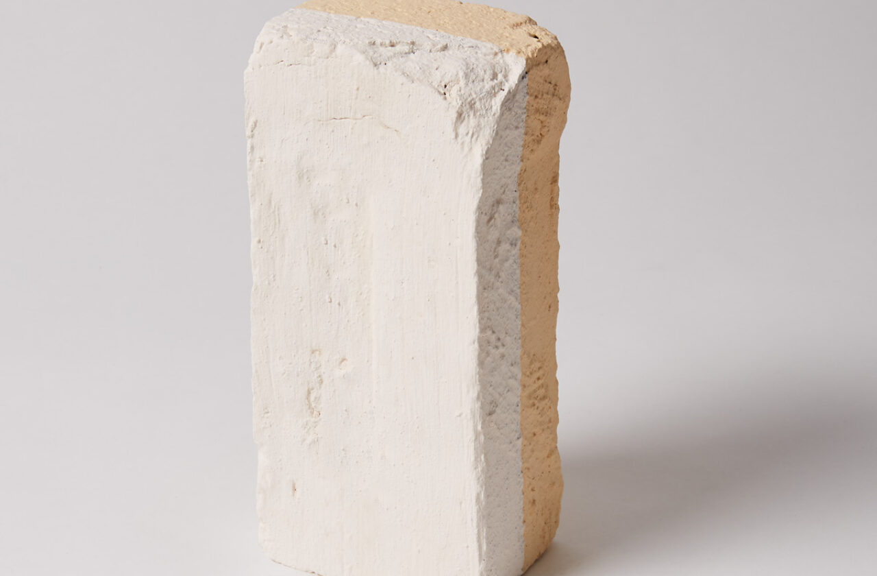 Silicate Colour Magnolia side - brick shot