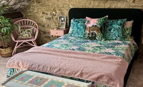 Upcycling project of a wooden chest in a bedroom.